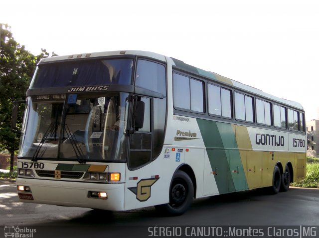 Empresa Gontijo de Transportes 15780 na cidade de Montes Claros, Minas Gerais, Brasil, por Sérgio Augusto Braga Canuto. ID da foto: 1447503.