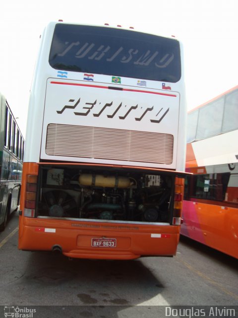 Transportadora Turística Petitto 2200 na cidade de Aparecida, São Paulo, Brasil, por Douglas Alvim. Número da foto: #1447529.