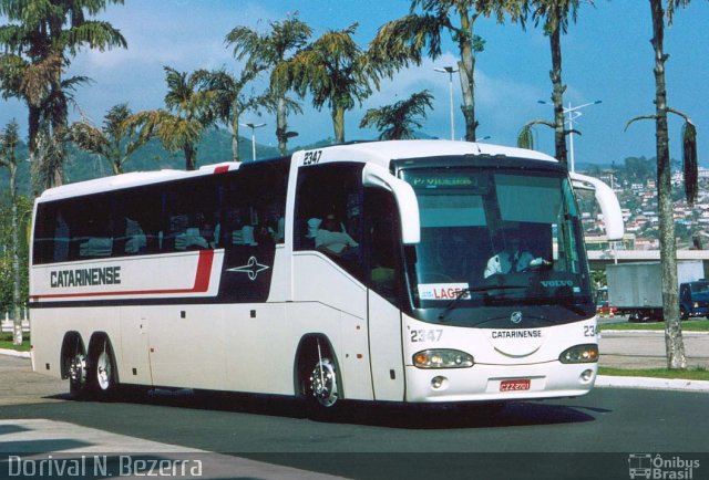 Auto Viação Catarinense 2347 na cidade de Florianópolis, Santa Catarina, Brasil, por Alessandro de Bem Barros. Número da foto: #1454881.