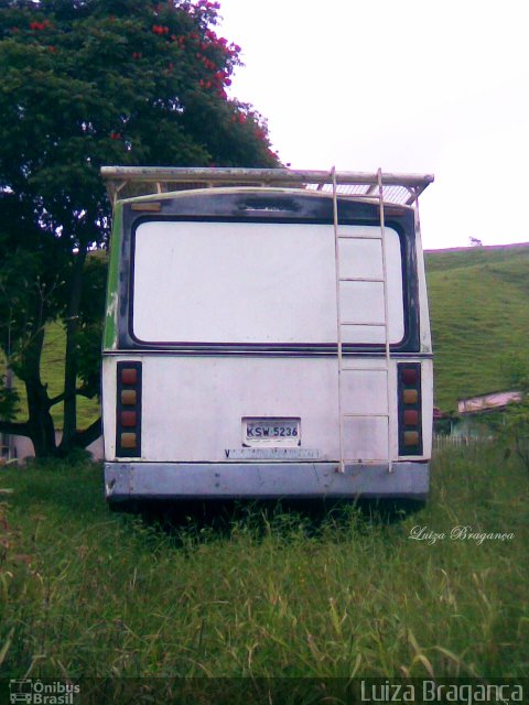Ônibus Particulares 002 na cidade de João Monlevade, Minas Gerais, Brasil, por Luiza Bragança. Número da foto: #823509.