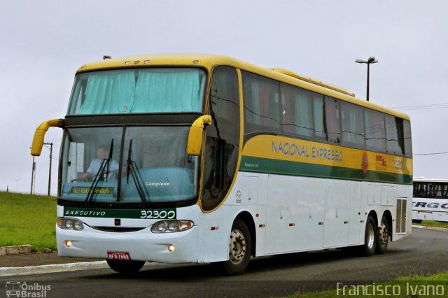 Nacional Expresso 32300 na cidade de Marília, São Paulo, Brasil, por Francisco Ivano. Número da foto: #823063.