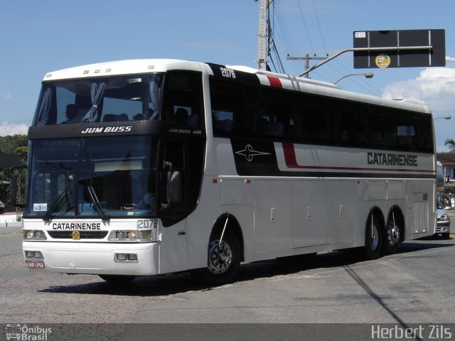 Auto Viação Catarinense 2076 na cidade de Joinville, Santa Catarina, Brasil, por Herbert Zils. ID da foto: 841040.