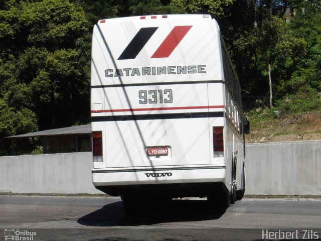 Auto Viação Catarinense 9313 na cidade de Joinville, Santa Catarina, Brasil, por Herbert Zils. Número da foto: #841030.