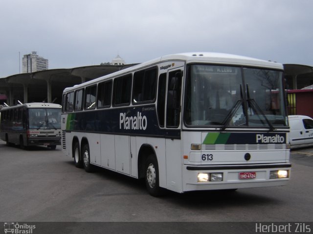 Planalto Transportes 613 na cidade de Porto Alegre, Rio Grande do Sul, Brasil, por Herbert Zils. Número da foto: #846730.