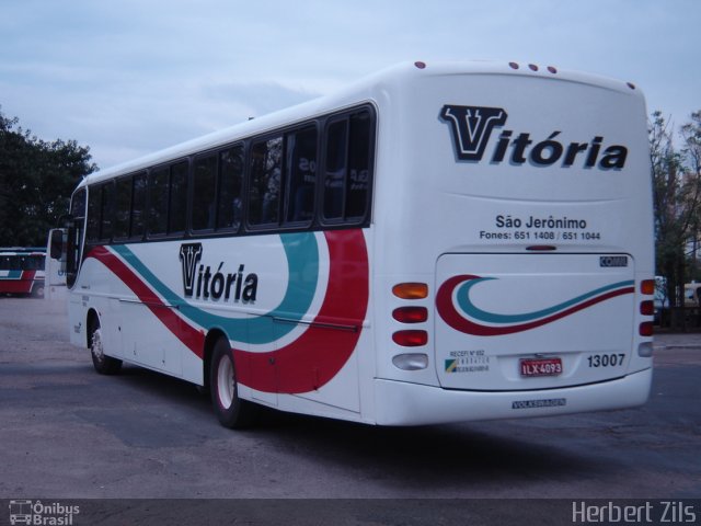 Expresso Vitória de Transportes 13007 na cidade de Porto Alegre, Rio Grande do Sul, Brasil, por Herbert Zils. Número da foto: #846727.