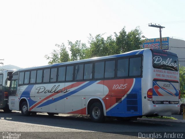 Dallas Turismo e Fretamento 1025 na cidade de Trindade, Goiás, Brasil, por Douglas Andrez. Número da foto: #852627.