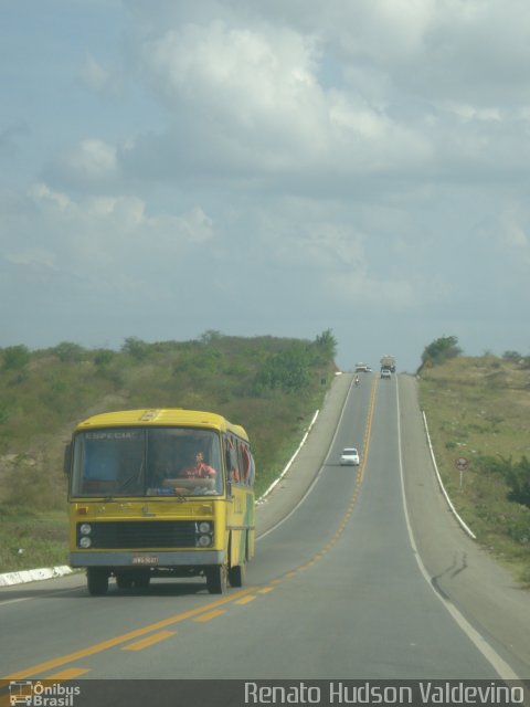 Ônibus Particulares  na cidade de Campina Grande, Paraíba, Brasil, por Renato Hudson Valdevino. Número da foto: #853407.