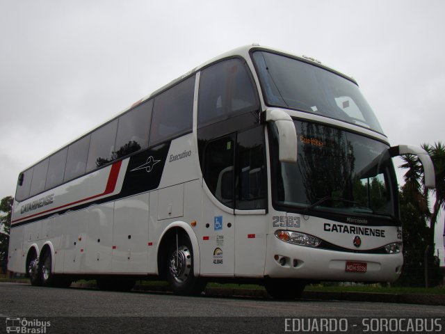 Auto Viação Catarinense 2563 na cidade de Curitiba, Paraná, Brasil, por EDUARDO - SOROCABUS. Número da foto: #860808.