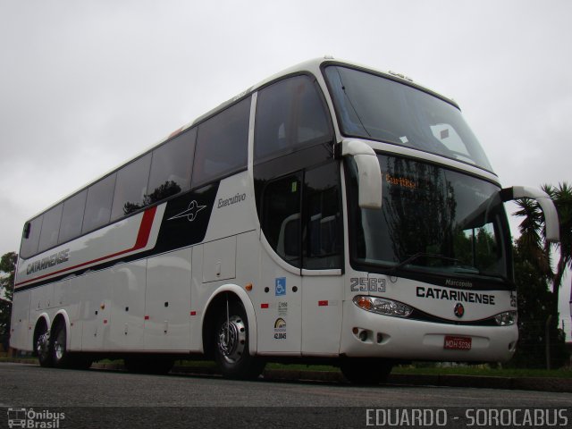 Auto Viação Catarinense 2563 na cidade de Curitiba, Paraná, Brasil, por EDUARDO - SOROCABUS. ID da foto: 860808.