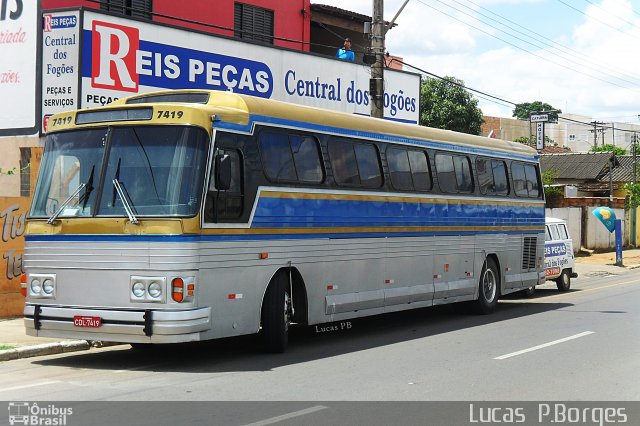 Ônibus Particulares 7419 na cidade de Araxá, Minas Gerais, Brasil, por Lucas Borges . ID da foto: 863964.