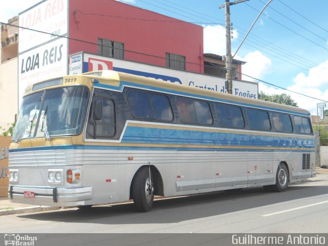 Ônibus Particulares 7419 na cidade de Araxá, Minas Gerais, Brasil, por Guilherme Antonio. Número da foto: #867019.