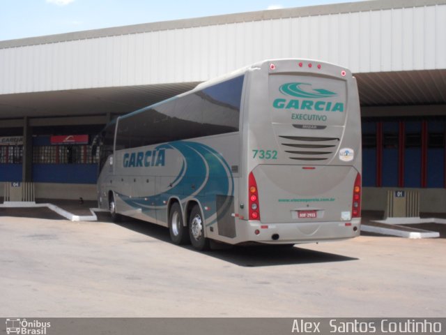 Viação Garcia 7352 na cidade de Porecatu, Paraná, Brasil, por Alex  Santos Coutinho. Número da foto: #878386.