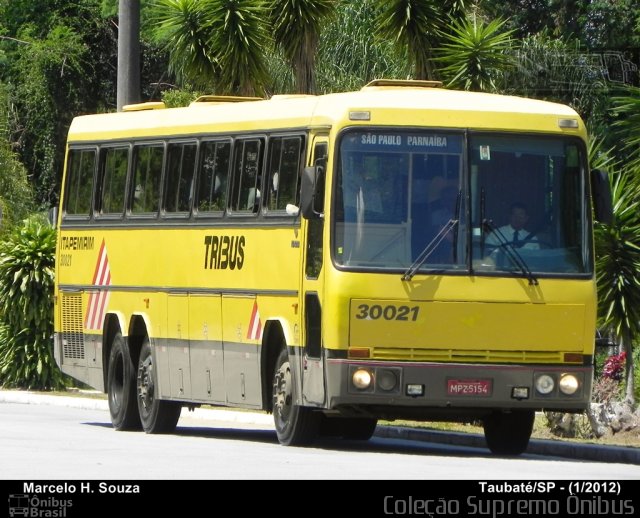 Viação Itapemirim 30021 na cidade de Taubaté, São Paulo, Brasil, por Marcelo H.  Souza. Número da foto: #831760.