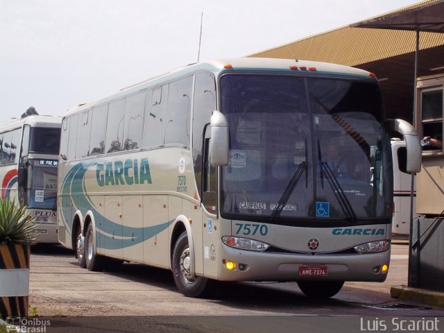 Viação Garcia 7570 na cidade de Foz do Iguaçu, Paraná, Brasil, por Luis Scariot. Número da foto: #832279.