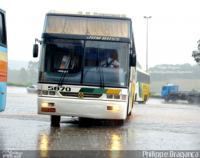 Empresa Gontijo de Transportes 5870 na cidade de João Monlevade, Minas Gerais, Brasil, por Philippe Almeida. ID da foto: 833560.