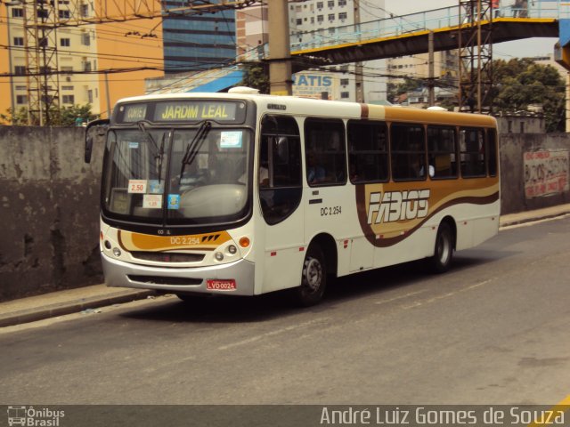 Transportes Fabio's DC 2.254 na cidade de Duque de Caxias, Rio de Janeiro, Brasil, por André Luiz Gomes de Souza. Número da foto: #834577.