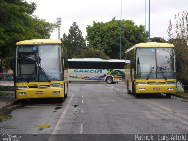 Viação Itapemirim 44211 & 44205 na cidade de Curitiba, Paraná, Brasil, por Patrick  Luis Aifeld. ID da foto: 839382.