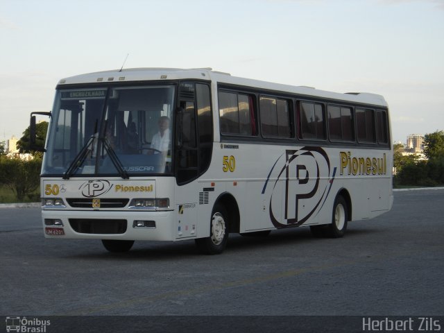 Empresa de Transportes Pionesul 50 na cidade de Pelotas, Rio Grande do Sul, Brasil, por Herbert Zils. Número da foto: #909449.