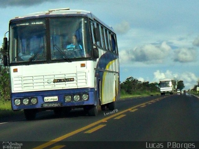 Ônibus Particulares 9446 na cidade de Santa Juliana, Minas Gerais, Brasil, por Lucas Borges . ID da foto: 915600.