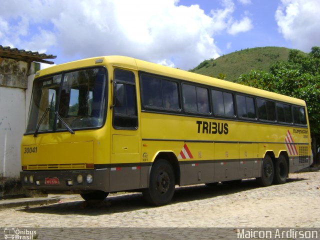 Viação Itapemirim 30041 na cidade de Leopoldina, Minas Gerais, Brasil, por Maicon Ardirson. ID da foto: 917125.