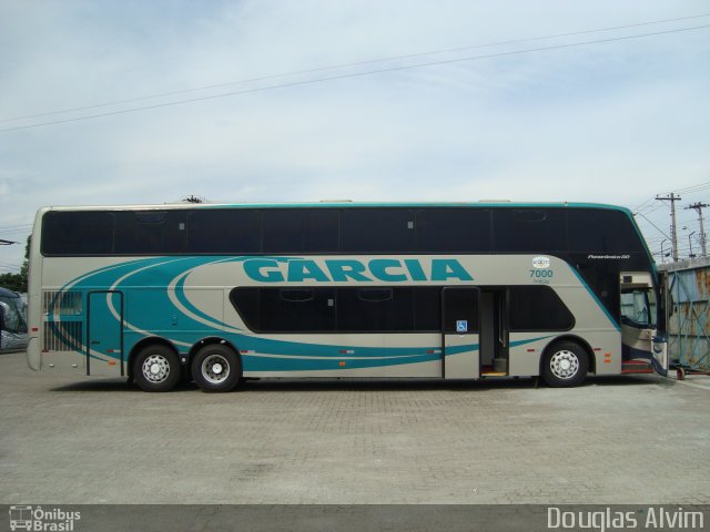 Viação Garcia 7000 na cidade de São José dos Campos, São Paulo, Brasil, por Douglas Alvim. Número da foto: #917243.