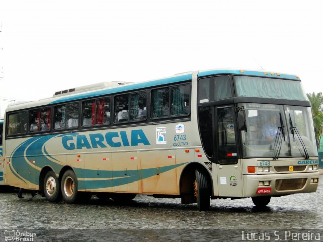 Viação Garcia 6743 na cidade de Londrina, Paraná, Brasil, por Lucas S.  Pereira. Número da foto: #886135.