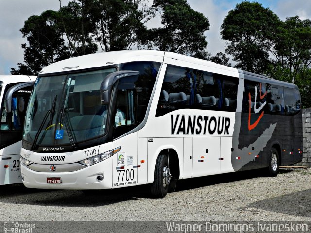 VansTour Transportes 7700 na cidade de São José dos Pinhais, Paraná, Brasil, por Wagner Domingos Ivanesken. Número da foto: #942564.