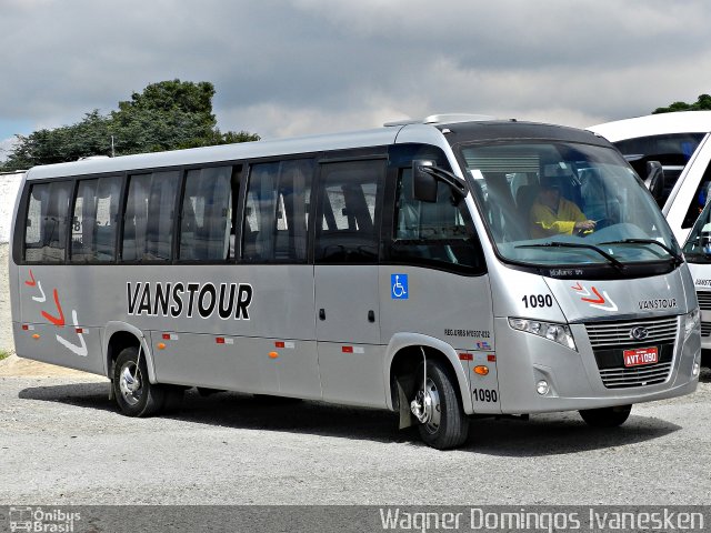 VansTour Transportes 1090 na cidade de São José dos Pinhais, Paraná, Brasil, por Wagner Domingos Ivanesken. Número da foto: #942557.