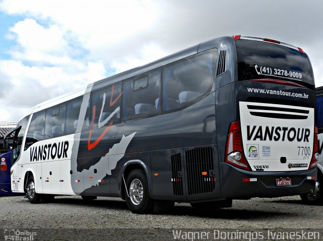 VansTour Transportes 7700 na cidade de São José dos Pinhais, Paraná, Brasil, por Wagner Domingos Ivanesken. Número da foto: #942570.