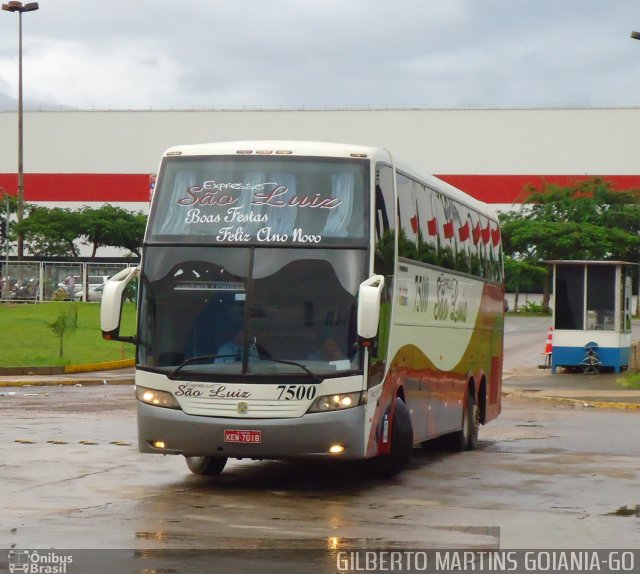 Expresso São Luiz 7500 na cidade de Goiânia, Goiás, Brasil, por Gilberto Martins. Número da foto: #893907.