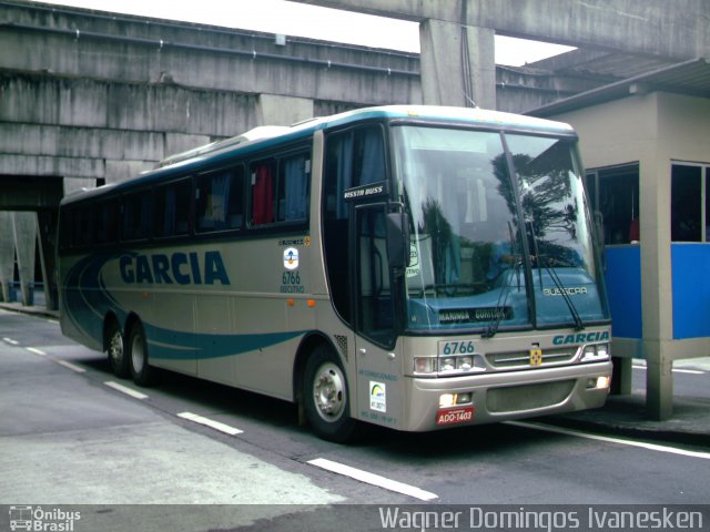 Viação Garcia 6766 na cidade de Curitiba, Paraná, Brasil, por Wagner Domingos Ivanesken. Número da foto: #897318.