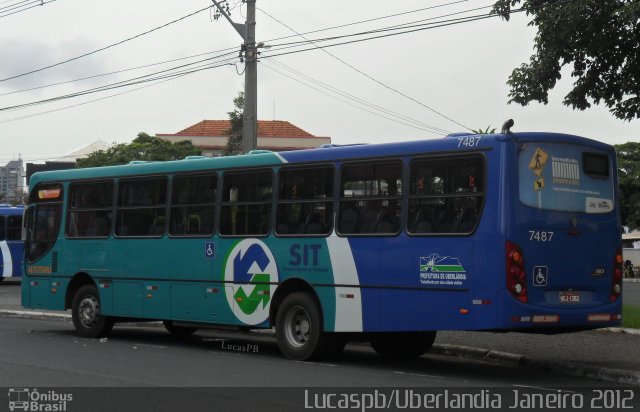 Autotrans Transportes Urbanos e Rodoviários 7487 na cidade de Uberlândia, Minas Gerais, Brasil, por Lucas Borges . Número da foto: #899813.