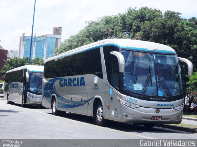Viação Garcia 7576  na cidade de Curitiba, Paraná, Brasil, por Gabriel Valladares. Número da foto: #970819.