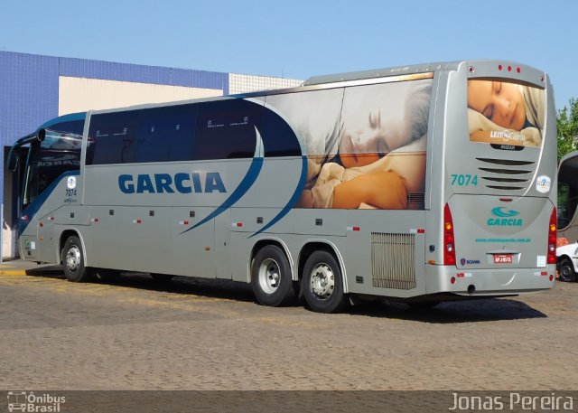 Viação Garcia 7074 na cidade de Londrina, Paraná, Brasil, por Jonas Pereira. ID da foto: 975383.