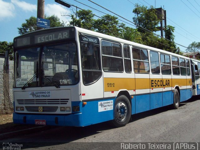 Escolares 1319/12 na cidade de Guarulhos, São Paulo, Brasil, por Roberto Teixeira. ID da foto: 985478.