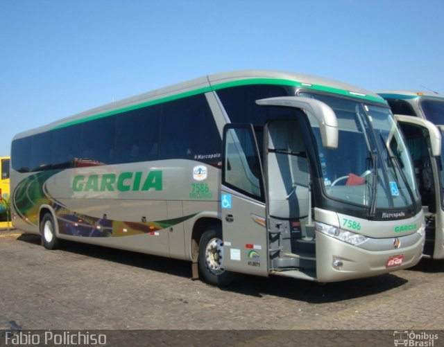 Viação Garcia 7586 na cidade de Londrina, Paraná, Brasil, por Fábio Polichiso. Número da foto: #993478.