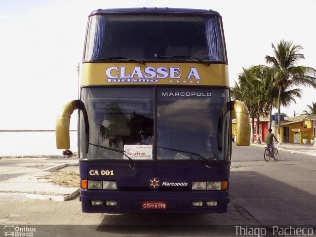 Ônibus Particulares 001 na cidade de Porto Seguro, Bahia, Brasil, por Thiago  Pacheco. Número da foto: #994386.