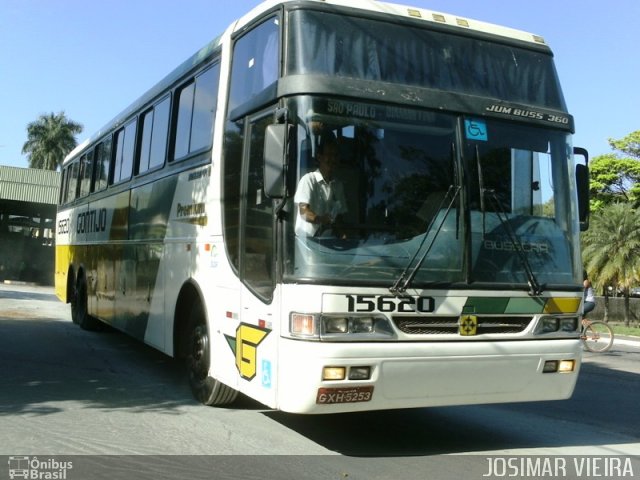 Empresa Gontijo de Transportes 15620 na cidade de Curvelo, Minas Gerais, Brasil, por Josimar Vieira. Número da foto: #996003.