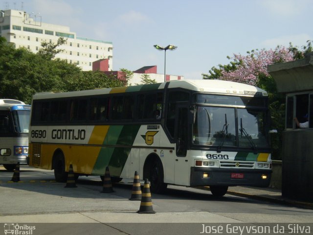 Empresa Gontijo de Transportes 8690 na cidade de São Paulo, São Paulo, Brasil, por José Geyvson da Silva. ID da foto: 1002677.