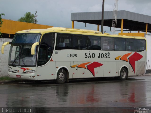 Expresso São José do Tocantins 13692 na cidade de Guará, Distrito Federal, Brasil, por Clébio Júnior. Número da foto: #1005111.