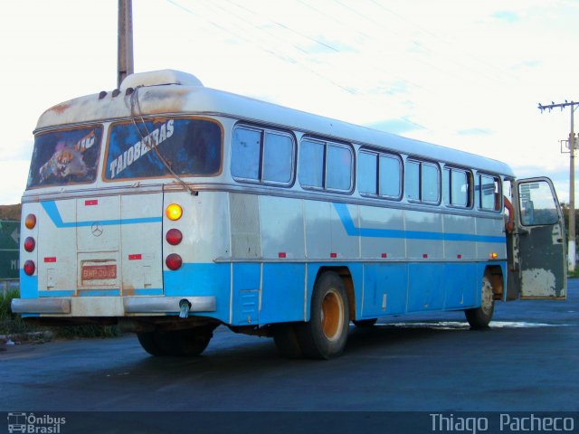 Ônibus Particulares  na cidade de Japonvar, Minas Gerais, Brasil, por Thiago  Pacheco. ID da foto: 1025463.