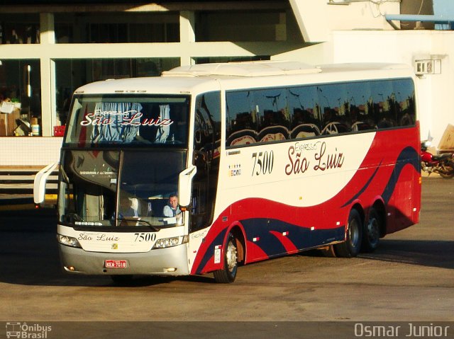 Expresso São Luiz 7500 na cidade de Goiânia, Goiás, Brasil, por Osmar Junior. Número da foto: #1028410.