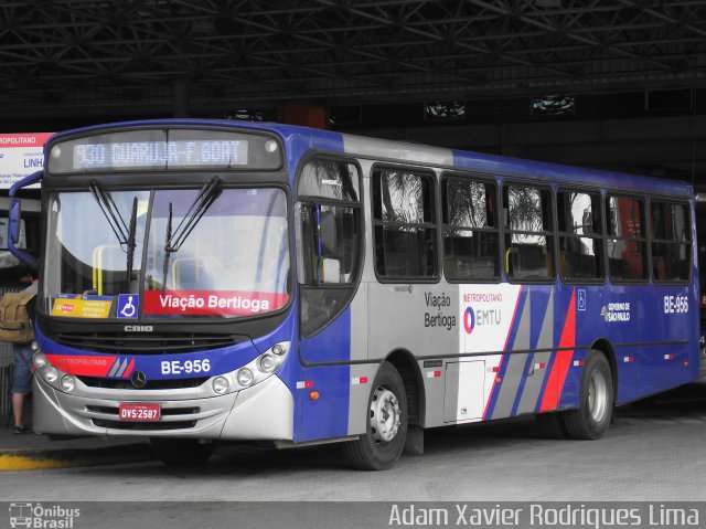 Viação Bertioga BE-956 na cidade de Guarujá, São Paulo, Brasil, por Adam Xavier Rodrigues Lima. Número da foto: #1028825.