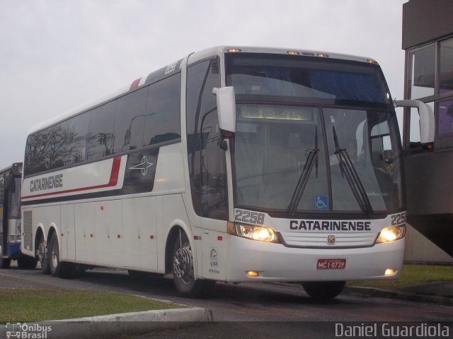 Auto Viação Catarinense 2258 na cidade de Florianópolis, Santa Catarina, Brasil, por Daniel Guardiola. Número da foto: #1030469.