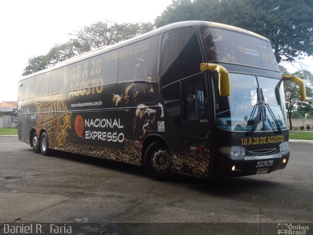 Nacional Expresso 32305 na cidade de Ourinhos, São Paulo, Brasil, por Daniel R.  Faria. Número da foto: #1008966.