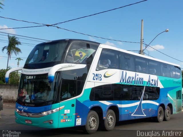 Marlim Azul Turismo 2013 na cidade de Trindade, Goiás, Brasil, por Douglas Andrez. Número da foto: #1042663.