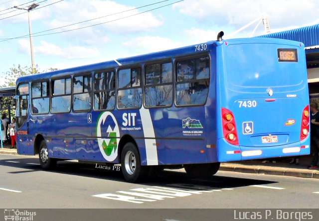 Autotrans Transportes Urbanos e Rodoviários 7430 na cidade de Uberlândia, Minas Gerais, Brasil, por Lucas Borges . ID da foto: 1047371.