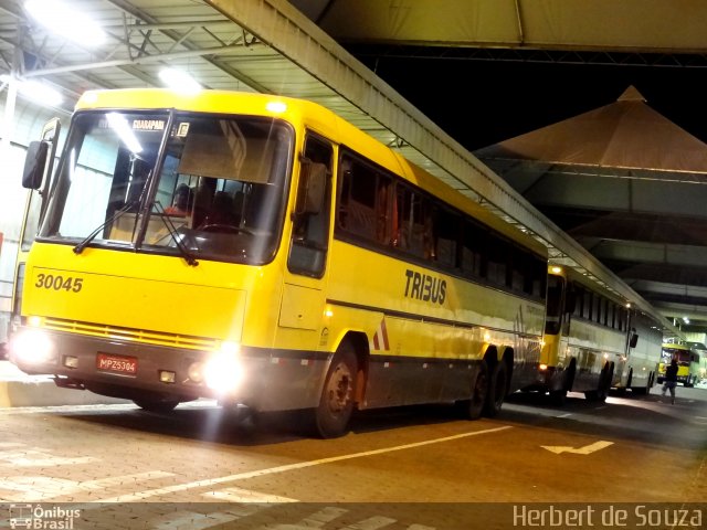 Viação Itapemirim 30045 na cidade de Belo Horizonte, Minas Gerais, Brasil, por Herbert de Souza. Número da foto: #1047629.