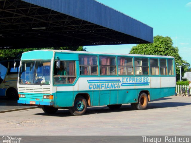 Expresso Confiança 01 na cidade de Januária, Minas Gerais, Brasil, por Thiago  Pacheco. Número da foto: #1053759.