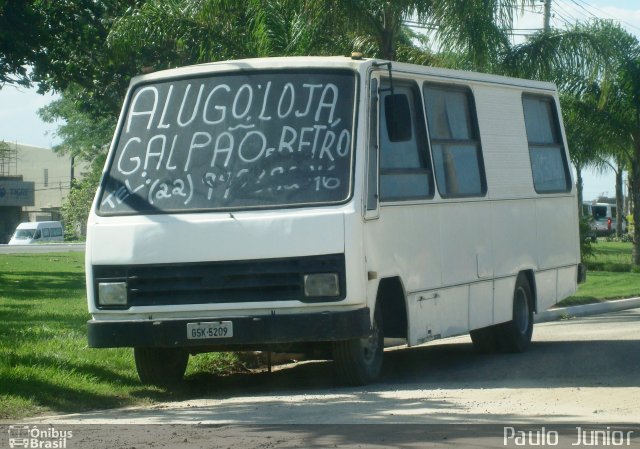 Ônibus Particulares 5209 na cidade de Rio das Ostras, Rio de Janeiro, Brasil, por Paulo  Junior. Número da foto: #1058666.